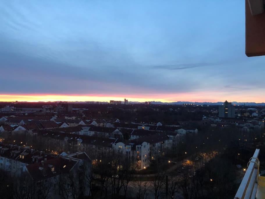 Schwabing-studio Great Sunset View & Balcony * Munique