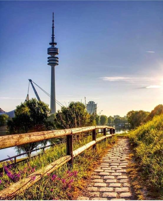 Schwabing-studio Great Sunset View & Balcony Apartamento Munique